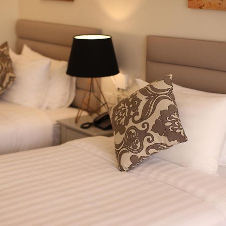 Via Appia Tagaytay Hotel Tagaytay City ภายนอก รูปภาพ