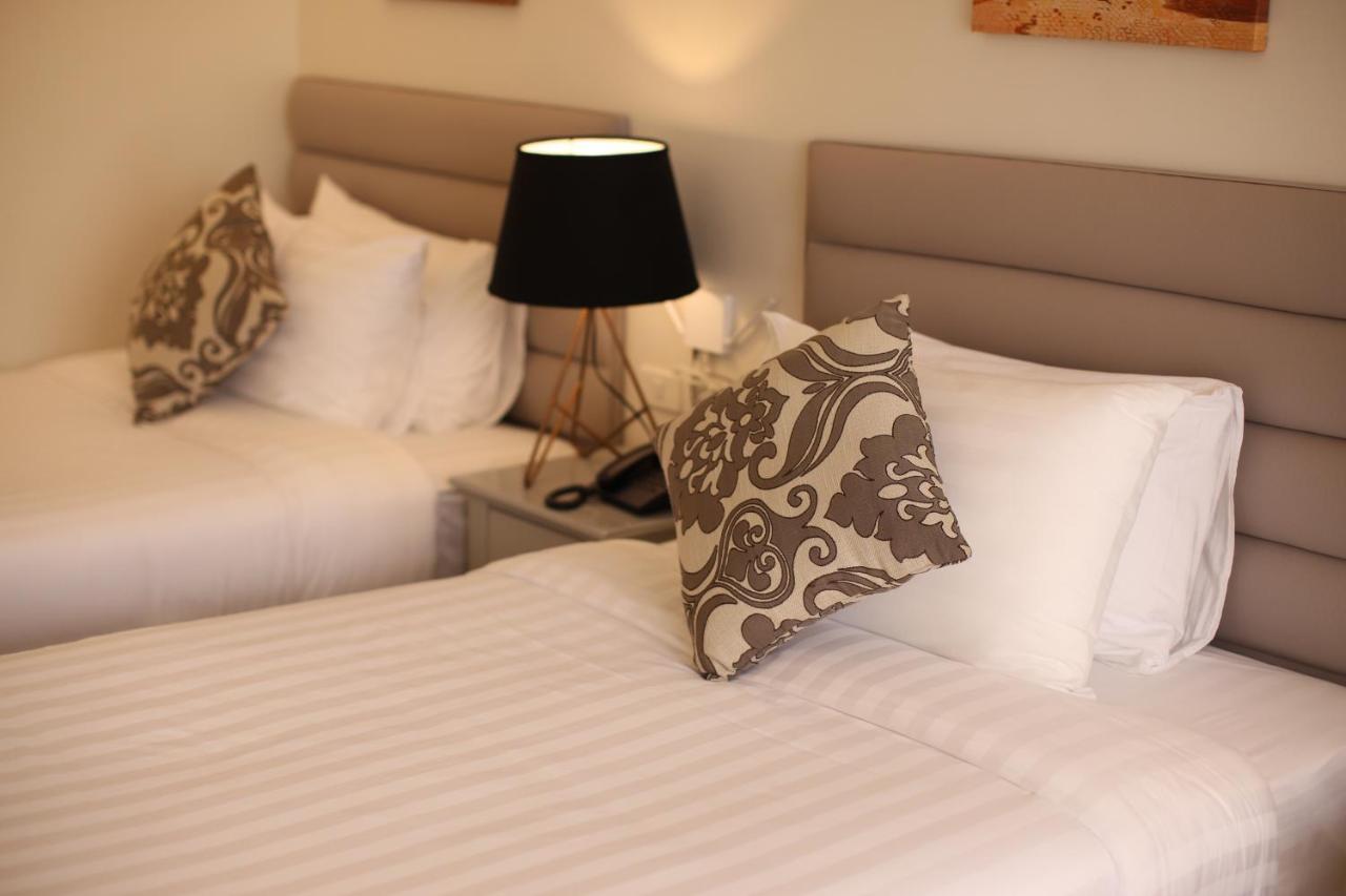 Via Appia Tagaytay Hotel Tagaytay City ภายนอก รูปภาพ