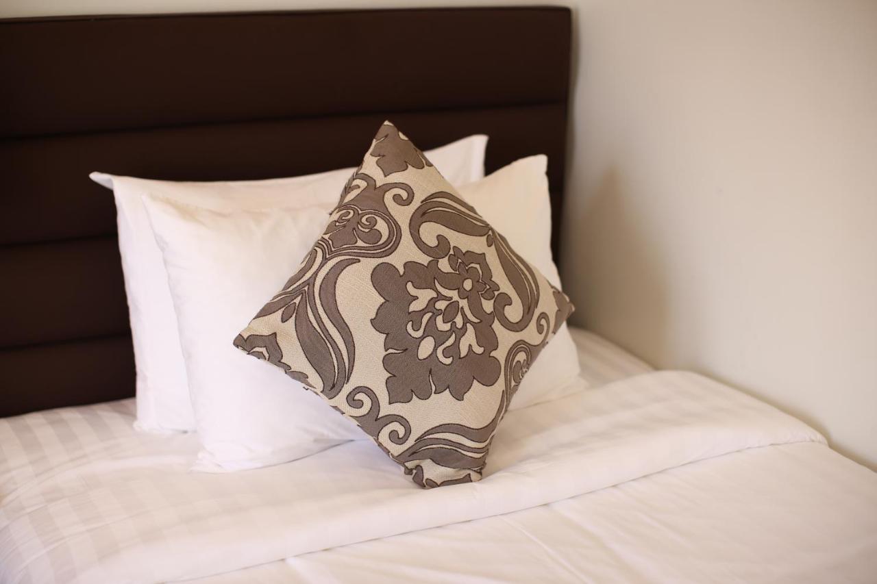 Via Appia Tagaytay Hotel Tagaytay City ภายนอก รูปภาพ